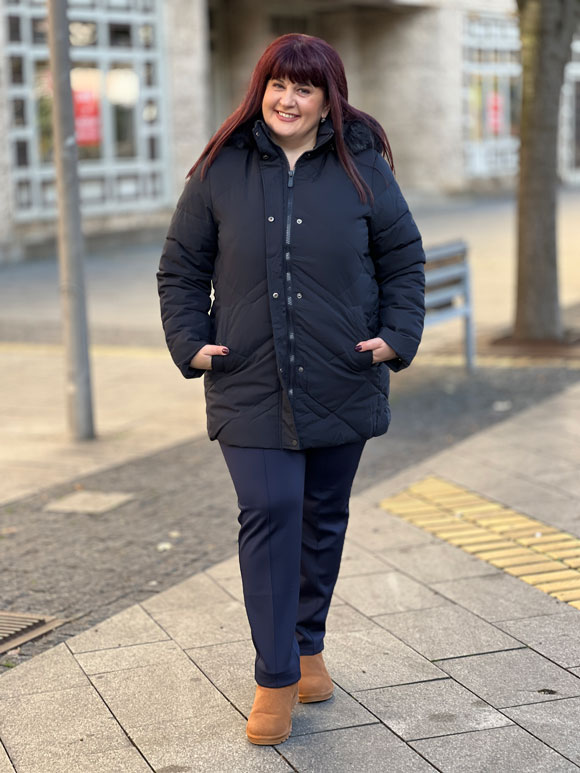 Plus size ženska crna jakna