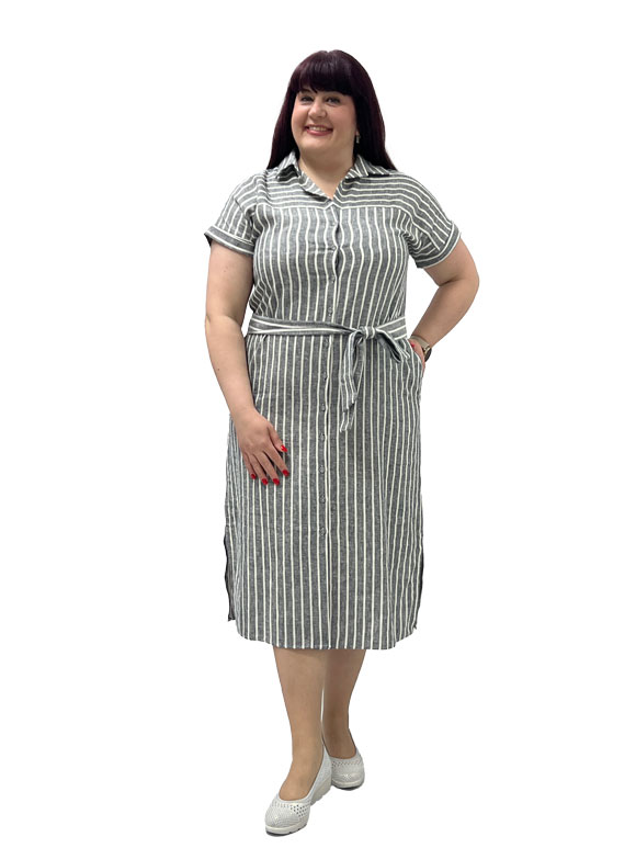 model nosi zensku haljinu na pruge