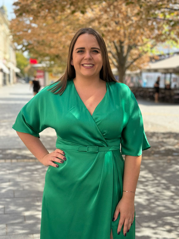 Plus size ženska saten haljina - Slika 4